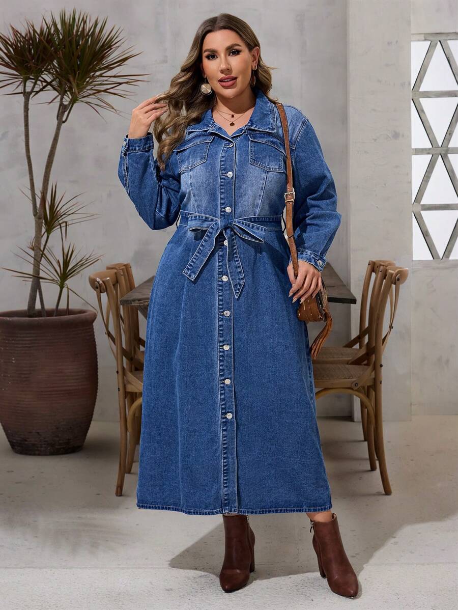 SHEIN LUNE 大码女式休闲翻盖口袋系带洗水牛仔连身裙 - 中等水洗藍 - 查看 1