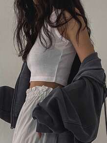 DAZY Women Crew Neck Sleeveless Minimalist Casual Cropped Tight Fit Camisole Tank Tops