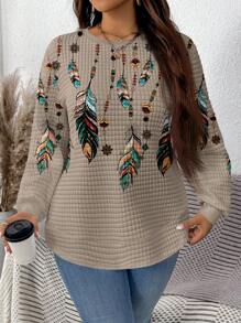 EMERY ROSE Sudadera holgada de tejido gofrado informal y minimalista para tallas grandes con estampado de plumas azules y verdes sobre base beige
