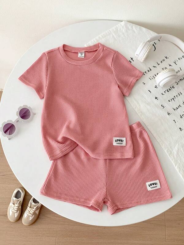 SHEIN Genkimix Kids Camiseta Y Pantalones Cortos Para Niñas, Detalle De Letras Parcheadas