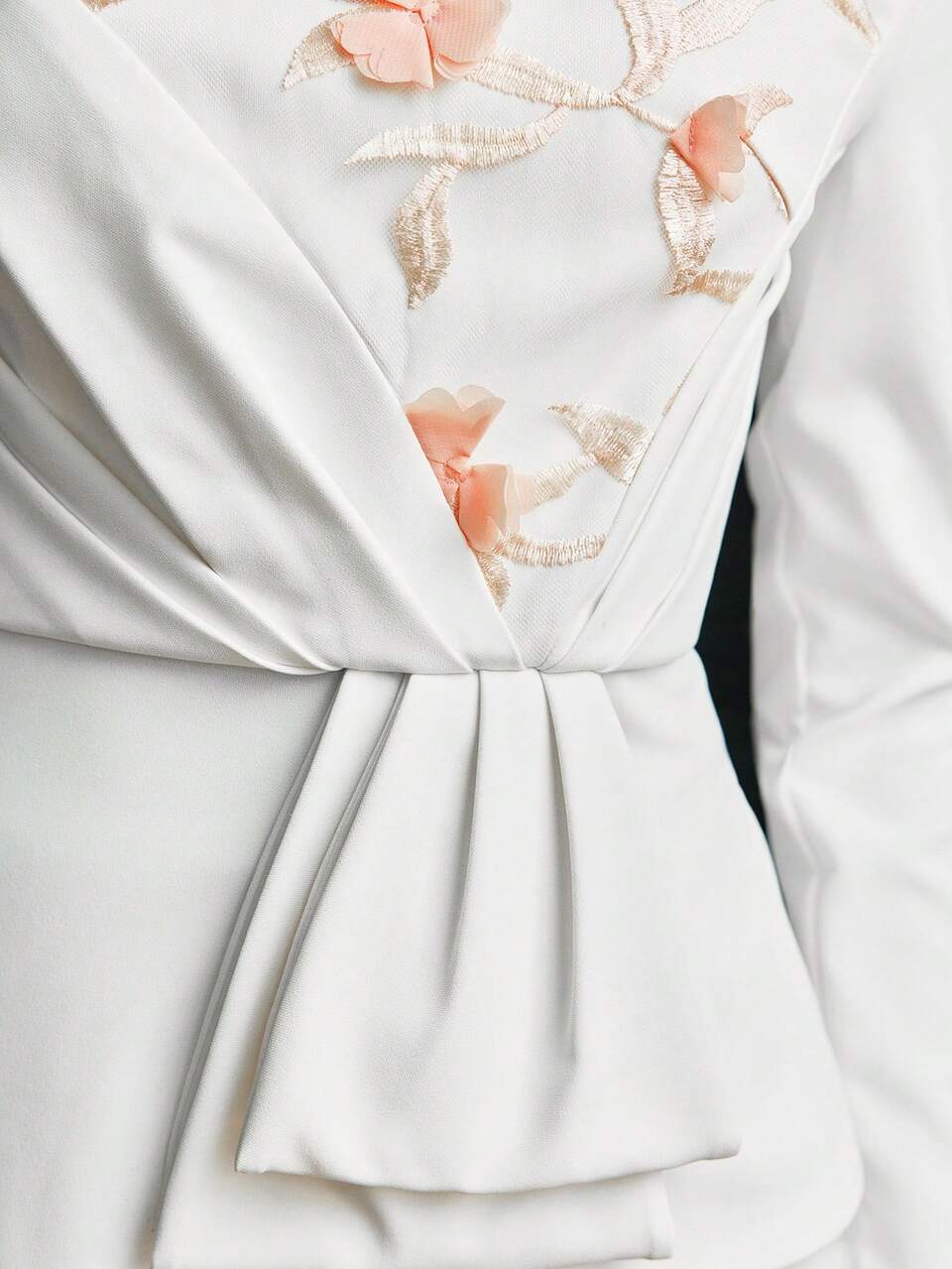 MOTF Soiréza EMBROIDERY FLORAL MESH INSERT PEPLUM TOP