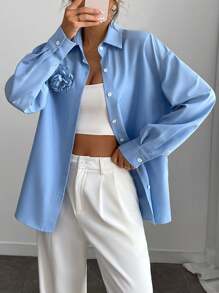 Chiquease Blusa de manga larga suelta con hombros caídos y decoración floral 3D en color azul sólido elegante para mujer, primavera