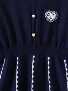 海军蓝 Tween Girl 彼得潘领学院风心形刺绣毛衣裙，适合女孩穿着，适合学校穿着。优雅独特的设计采用婴儿彼得潘领，展现学院风。 - 藏蓝色 - 查看 6