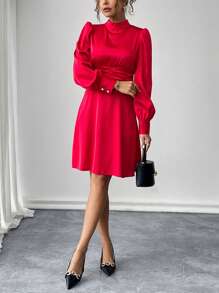 SHEIN Clasi Abito elegante snellente in vita, con dettagli traforati, di stile alla moda per donne, ideale per feste di Capodanno e abbigliamento da donna in raso - Rosso - Visualizzare 3