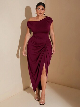 SHEIN BAE Große Größen Damen Herbst und Winter Mode große Größe Damen elegantes Date Party schwarzes Stretch Strick bequemes Kleid mit gerafften Details Off-Shoulder drapiert Asymmetrischer Saum Schlitz Midi Kleid