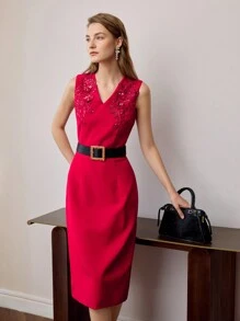 MOTF PREMIUM VÁY CỔ CHỮ V THÊU HOA SEQUIN - Đỏ - Xem 4