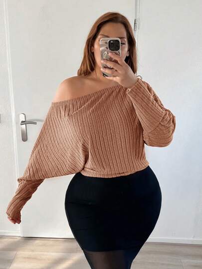 SHEIN SXY Camiseta minimalista de manga larga con hombro oblicuo de unicolor tallas grandes, informal para uso diario