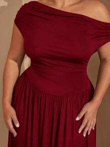 SHEIN BAE 大码女式优雅超级百搭弹力面料日常穿着、派对、不对称领口、女式 A 级连衣裙、女式生日连衣裙 - 酒紅色 - 查看 4