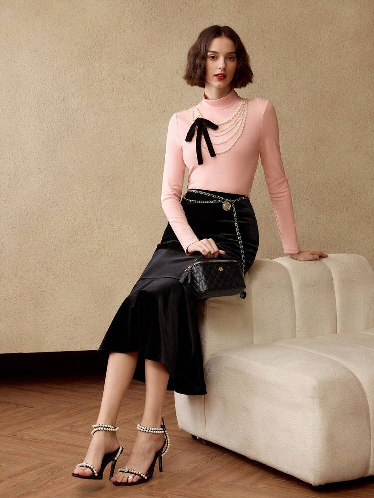 MOCK NECK FAUX PEARL CONTRAST BOW DETAIL SLIM FIT TEE