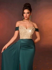 Glamrae Elegante y hermoso vestido de fiesta con escote corazón, de un solo hombro, ajustado y en corte sirena, confeccionado con lentejuelas doradas cosidas sobre satén brillante verde oscuro, con piezas flotantes, adecuado para cenas, fiestas de solteros, galas de noche formal, bailes de graduación, y para invitados de bodas