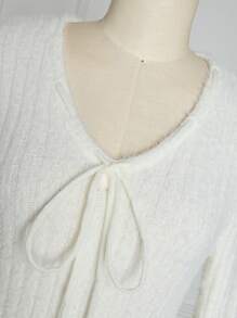 Chiquease 女士优雅V领喇叭袖蓬松蝴蝶结针织连衣裙，秋冬 - 白色 - 查看 3