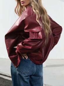 GENKIRA 复古时尚夸张实用口袋 PU 皮革棒球夹克，罗纹拼接领超大长袖女士外套节日派对服装 - 酒紅色 - 查看 2