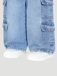 SHEIN Playful Pals Baby Girl Fashion Asymmetrical Waist Multiple Pockets Design Loose Fit Straight Leg Washed Denim Jeans - Medium Wash - View 5