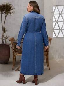 SHEIN LUNE 大码女式休闲翻盖口袋系带洗水牛仔连身裙 - 中等水洗藍 - 查看 2