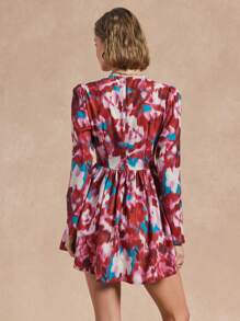 SHEIN Unity 女式 V 领长袖印花褶饰休闲迷你连衣裙，适合新年服装 - 紅色 - 查看 2