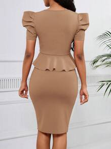 SHEIN Lady Bộ 2 món thanh lịch áo crop top tay bồng cổ chữ V màu trơn và chân váy bút chì cho nữ - Màu Khaki - Xem 2