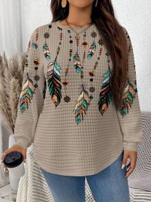 EMERY ROSE Sudadera holgada de tejido gofrado informal y minimalista para tallas grandes con estampado de plumas azules y verdes sobre base beige