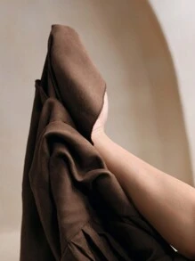 Anewsta 欧洲独特设计绒面革荷叶边下摆休闲连衣裙，配有收腰和短款荷叶边裙欧根纱女装