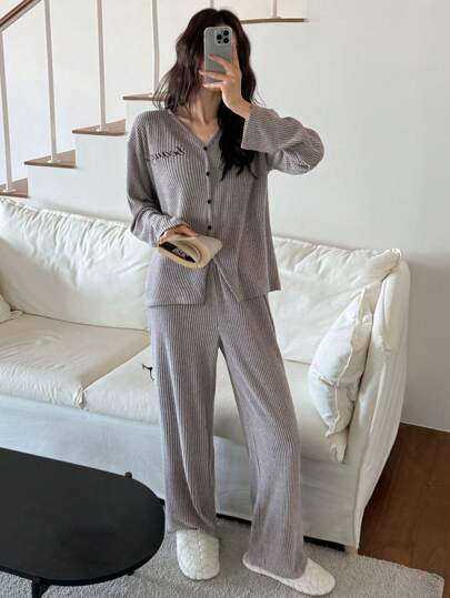 DAZY 舒适罗纹针织磨毛面料休闲家居服套装，饰有英式刺绣，舒适保暖，秋冬睡衣。