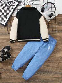 Set de 2 piezas con chaqueta con capucha con cierre de cremallera y estampado de letras en bloques de color y pantalones con estampado total para niño
