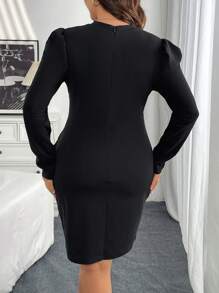 SHEIN Essnce Đầm ngắn cổ tròn màu đen dài tay thời trang thu đông cỡ lớn thanh lịch thoải mái, quần áo mùa thu cho nữ, trang phục công sở, váy công sở, váy đen dự tiệc, quần áo nữ, váy cong, trang phục công sở thường ngày cho nữ, váy dự tiệc, trang phục sang trọng - màu đen - Xem 2