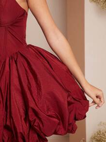 L'Amorae Vestido de fiesta mini con corpiño con cordones y bajo con volantes en color rojo