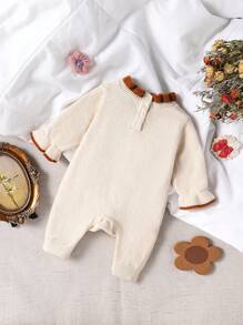 SHEIN Vintaside Kids 女婴时尚可爱百搭针织连体衣，秋冬新品。手工制作的 3D 花卉装饰，撞色荷叶边领，特殊撞色花卉袖口，后背按扣方便穿着，柔软面料。浅桃色调，北欧风格，自然甜美。桃色和棕色的对比色充满田园甜美和优雅。 - 彩色 - 查看 2