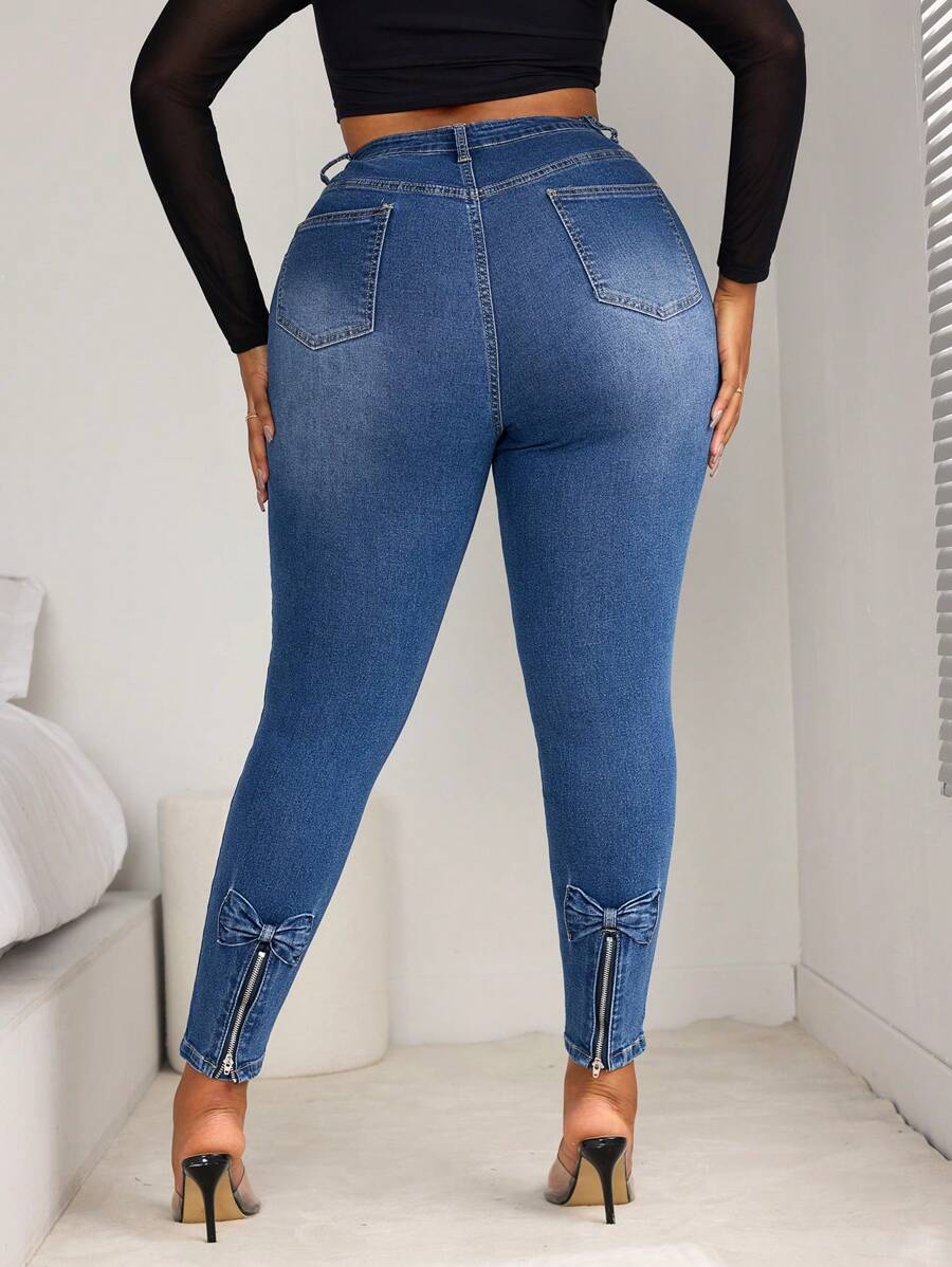 SHEIN SXY Quần denim bó co giãn có nơ khóa kéo trang trí cho nữ cỡ lớn - Rửa tối - Xem 1