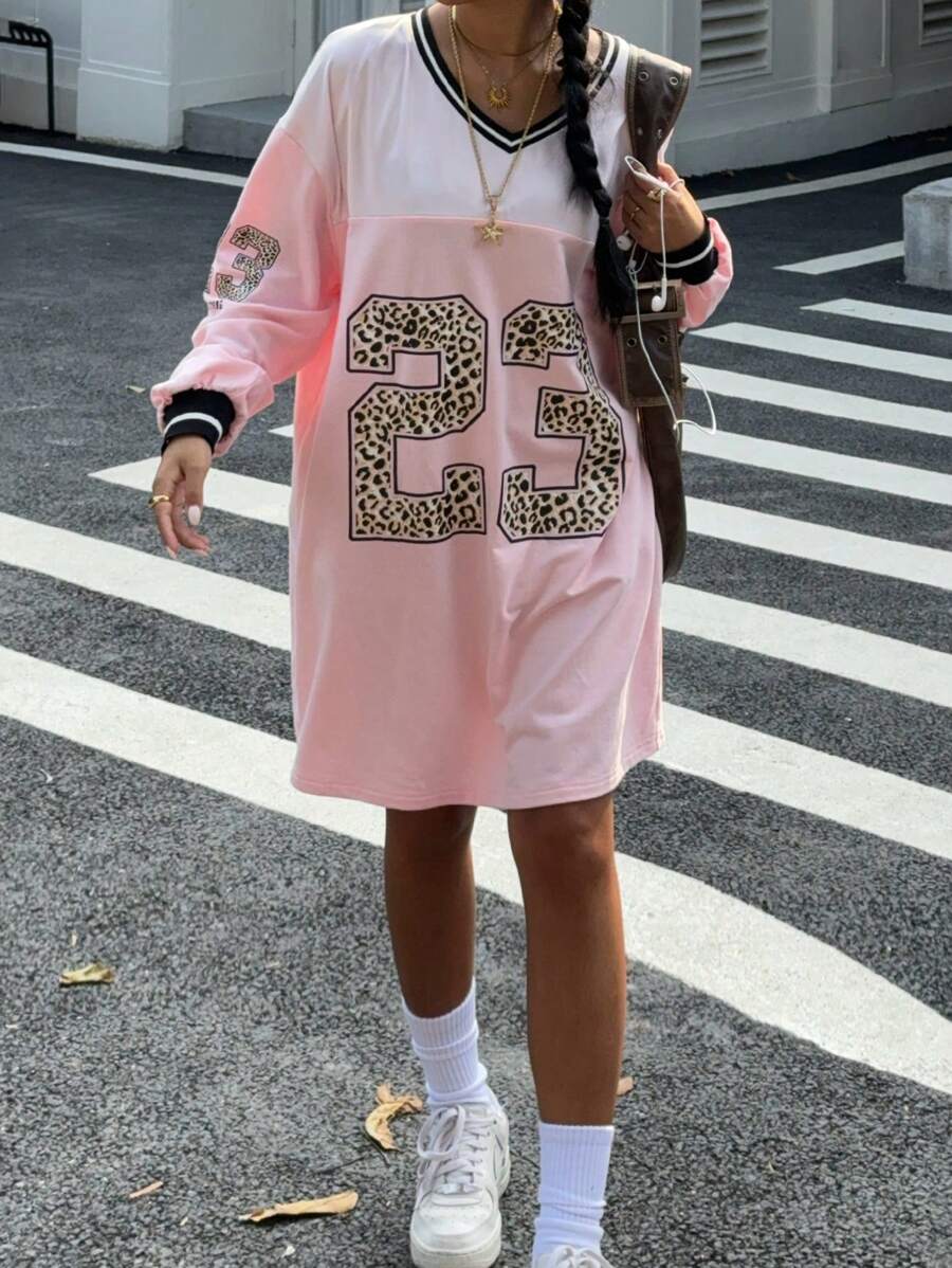 SHEIN EZwear 女士新款豹纹印花和数字图案运动衫连衣裙 - 粉色 - 查看 1