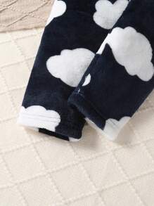 SHEIN Playful Pals Pijama de pelúcia quente e macio casual para meninos, azul marinho, minimalista, fofo, com estampa de nuvem, manga comprida