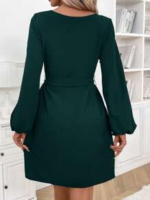 SHEIN Clasi Damen braunes Rundhalsausschnitt Puff Ärmel Kleid mit geraffter Taille und Schleife, elegante Mode passend für Frühling/Herbst/Winter, vielseitiges All-Match Outfit für Pendeln, Lässig Wear und Lehre - Dunkelgrün - Übersicht 2