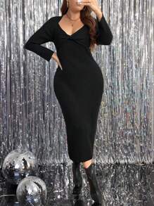 SHEIN Clasi 大码女式纯色心形领扭结胸部修身毛衣连衣裙 - 黑色 - 查看 3