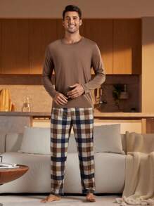 Conjunto de 2 piezas de camisa de manga larga de cuello redondo de unicolor y pantalones de pijama con estampado a cuadros para hombre, ropa de otoño