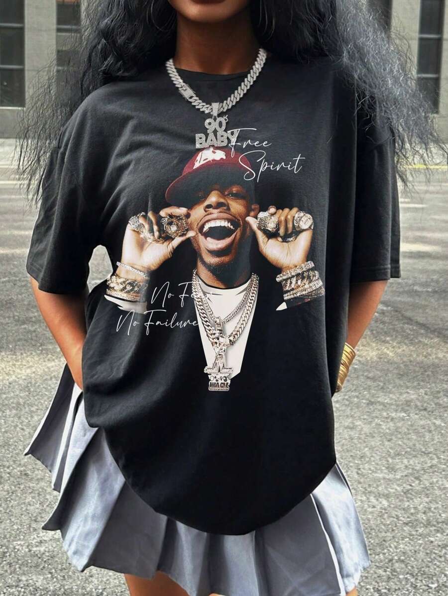 SHEIN 青少年女孩休闲简约嘻哈肖像图案印花超大黑色针织 T 恤，适合夏季