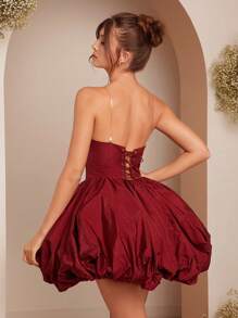 L'Amorae Vestido de fiesta mini con corpiño con cordones y bajo con volantes en color rojo