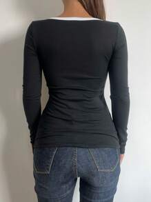 SHEIN BASICS Áo thun nữ tay dài cổ tim đan trơn màu đơn giản có chi tiết cúp ngực - màu đen - Xem 2