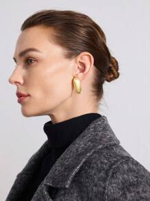 MOTF PREMIUM 1 对哑光纹理大椭圆形女士耳钉 - 金色 - 查看 2