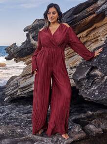 SHEIN VCAY Mono de talla grande con otoño/invierno con escote halter atado, manga larga, cintura ceñida, plisado y pierna ancha, para fiestas y días festivos en color vino tinto