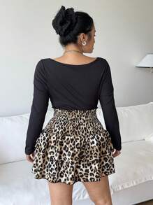 Flirla Conjunto de 2 piezas de blusa de cuello cuadrado con estampado de leopardo negro talla grande talla y falda mini con volantes en A - Multicolor - Ver 2