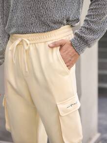 Manfinity Homme Men's Elastic Waist Jogger Cargo Sweatpants , 3D Cargo Pocket Embroidered Khaki Trousers ,Fall Men Clothes