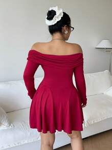 Allurite Váy chữ A trễ vai đơn giản thanh lịch cỡ lớn, váy ngắn tay màu đỏ dài, váy co giãn bó eo cho quần áo năm mới - Đỏ - Xem 2