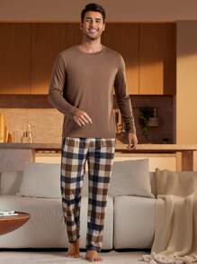 Conjunto de 2 piezas de camisa de manga larga de cuello redondo de unicolor y pantalones de pijama con estampado a cuadros para hombre, ropa de otoño