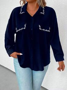 SHEIN Clasi قميص كاجوال طويل الأكمام مزين بالخرز مناسب للمرأة ذات الحجم الكبير، خريفي - أزرق بحري - مشاهدة 3