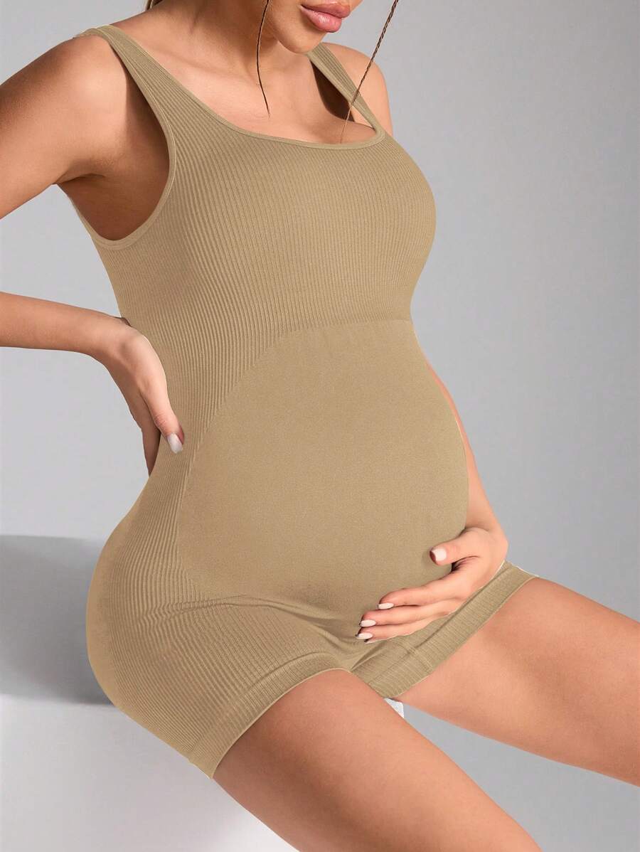 SHEIN 孕婦純色圓領無袖運動背心搭配 3/4 長度連身褲,孕婦專用 - 卡其色 - 查看 1