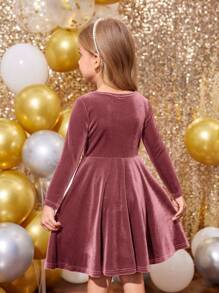 SHEIN Leap Crew 1 pieza Vestido de terciopelo con cuello cuadrado y falda acampanada de moda y lindo para niñas, vestido de línea A, vestido elegante de manga larga tipo pastel, para fiestas de cumpleaños, vacaciones, genial para uso casual diario y escolar en otoño e invierno, para Navidad, a juego con mamá e hija, a juego con hermana. - Morado - Ver 2