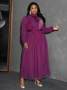 Slaydiva Vestido elegante, de fiesta, para reunión, evento de noche y citas con manga larga y color liso morado, cuello volante de un solo hombro, cinturón y diseño con malla en corte evasé para mujeres de talla grande, para primavera/otoño - Morado - Ver 4