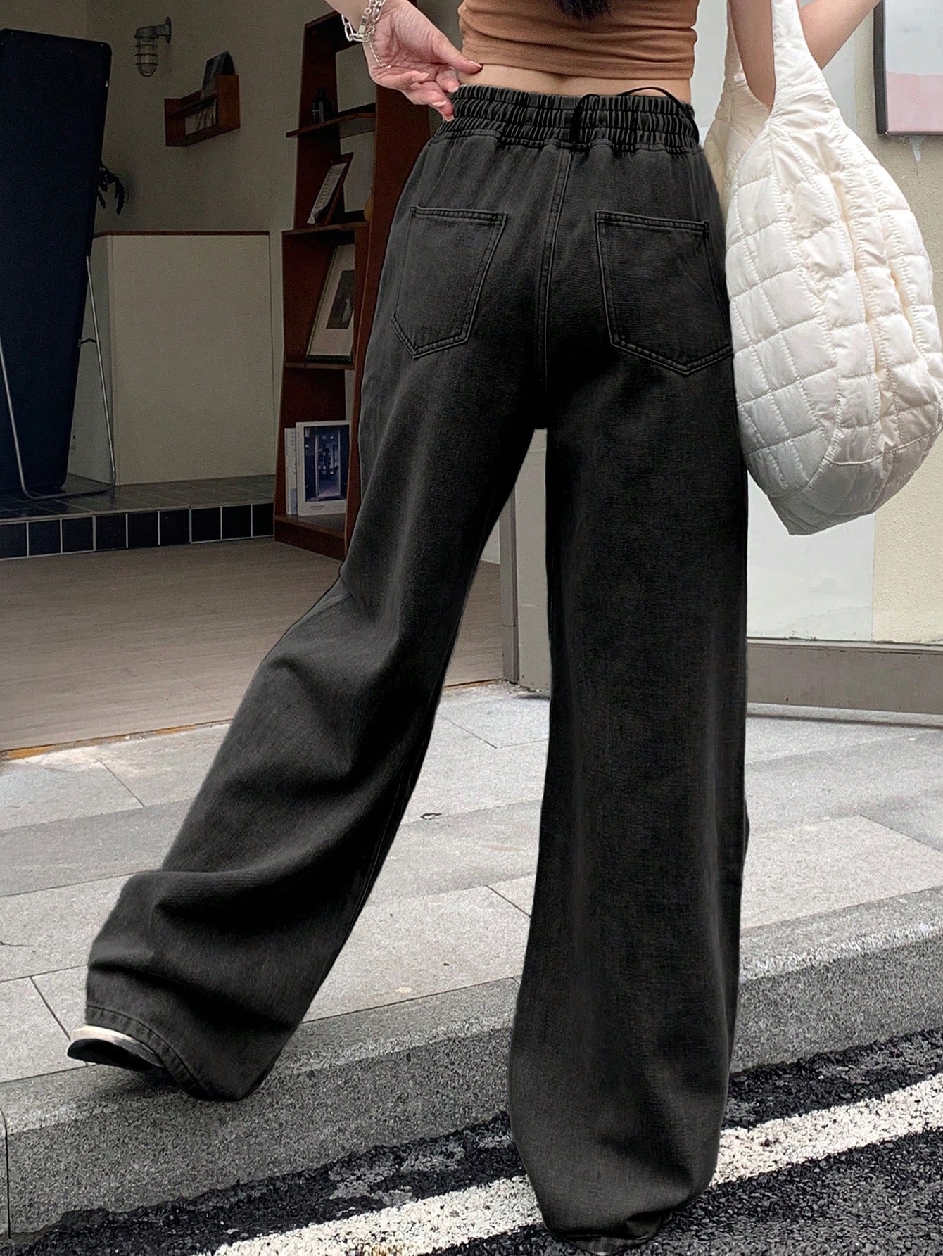 DAZY جينز نسائي بلون قاتم بجيب وسحاب للربط، تصميم...