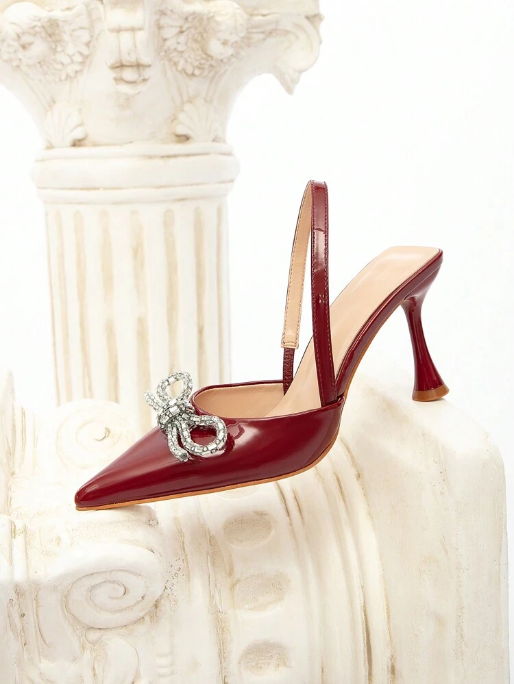 CUCCOO CHICEST Tacones de aguja de punta fina para mujer, elegantes para ir al trabajo, diario, citas. Color rojo vino en piel sintética con cuentas, diseño con tira en la parte trasera con lazo de rhinestone para San Valentín