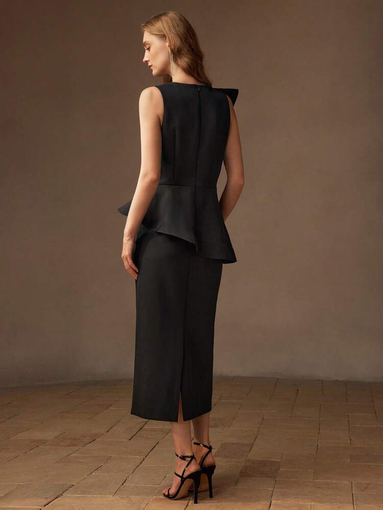 VESTIDO MIDI CON VOLANTES SUPERPUESTOS Y PEPLUM EN LA CINTURA