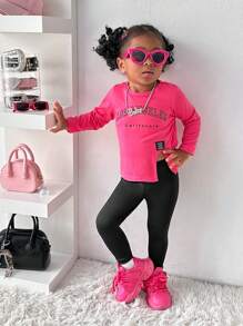 SHEIN 2 pièces Ensemble Top col rond imprimé de lettres slogans et bas ajustés à ourlet franges, style mode de rue minimaliste décontracté pour bébé fille, convient au port en extérieur